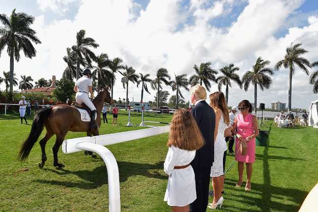 Nghía qua biệt thự dát vàng 118 phòng mà quý tử nước Mỹ Barron Trump đang ở ẩn sau khi rời Nhà Trắng, nhìn mà choáng vì quá xa hoa - Ảnh 4.