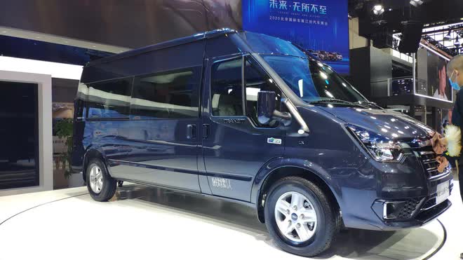 Ford Transit 2022 bất ngờ lộ diện tại Việt Nam: Lắp ráp trong nước, giống phiên bản Trung Quốc, đấu Hyundai Solati - Ảnh 11.