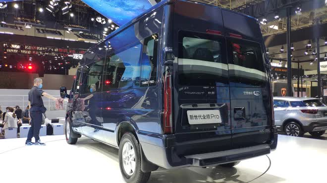 Ford Transit 2022 bất ngờ lộ diện tại Việt Nam: Lắp ráp trong nước, giống phiên bản Trung Quốc, đấu Hyundai Solati - Ảnh 14.