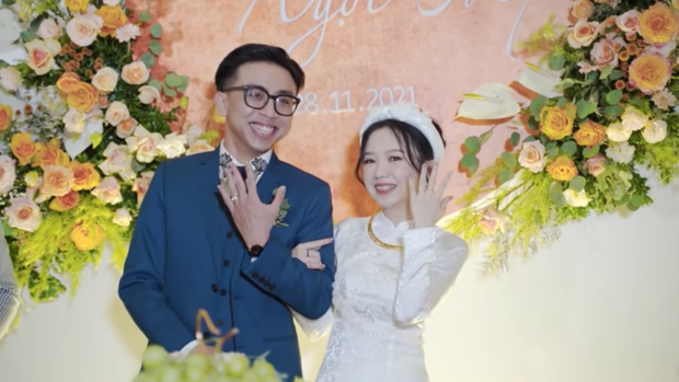 Thiếu gia hệ thống phở nổi tiếng Hà Nội đính hôn, cô dâu là gương mặt xuất sắc của trường con nhà giàu - Ảnh 1.