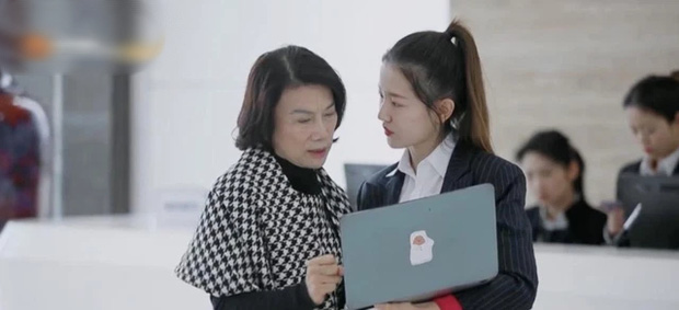 Hé lộ thân thế thư ký 22 tuổi được “sủng ái” của nữ doanh nhân quyền lực bậc nhất Trung Quốc: Có cả tài lẫn sắc, lọt vào mắt xanh của chủ tịch nhờ 1 câu nói - Ảnh 5.