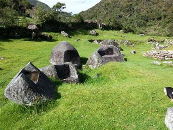Tảng đá trắng linh thiêng của người Inca - Ảnh 2.