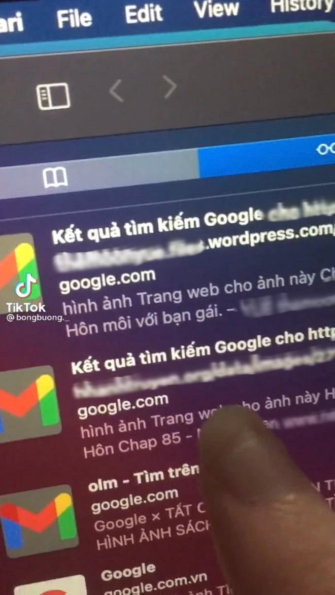 Em trai học online tự nhiên nghiêm túc quá, chị gái bất chợt kiểm tra lịch sử duyệt web khiến cậu nhóc chết đứng tại chỗ - Ảnh 1.