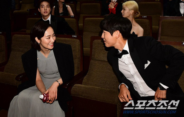 HOT: Song Joong Ki bị tóm sống ảnh hẹn hò tình tin đồn Jeon Yeo Bin, có hạnh phúc mới sau 2 năm ly hôn Song Hye Kyo? - Ảnh 7.