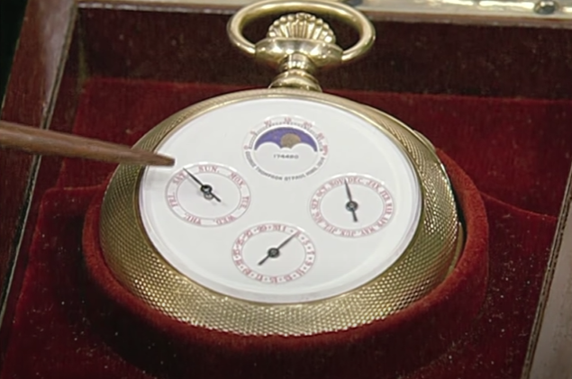 Chuyên gia kiểm định chiếc đồng hồ quả quýt 1,5 triệu USD: Không phải vàng hay đá quý, thứ đáng giá nhất nằm ở mặt sau - Ảnh 1.