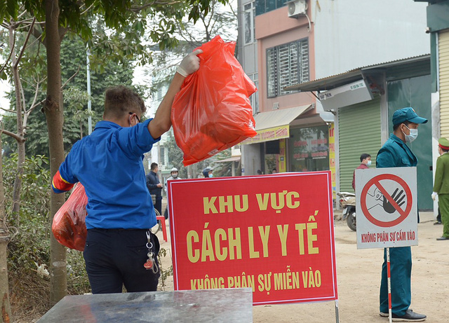 Hà Nội: Người dân trong khu cách ly dọn dẹp đường phố, sẵn sàng...đón Tết sớm - Ảnh 10.