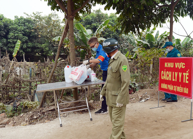 Hà Nội: Người dân trong khu cách ly dọn dẹp đường phố, sẵn sàng...đón Tết sớm - Ảnh 12.