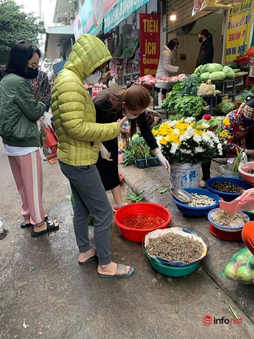 Thị trường đồ lễ ông Công ông Táo trầm lắng vắng khách mua, tiểu thương lo ế hàng - Ảnh 5.