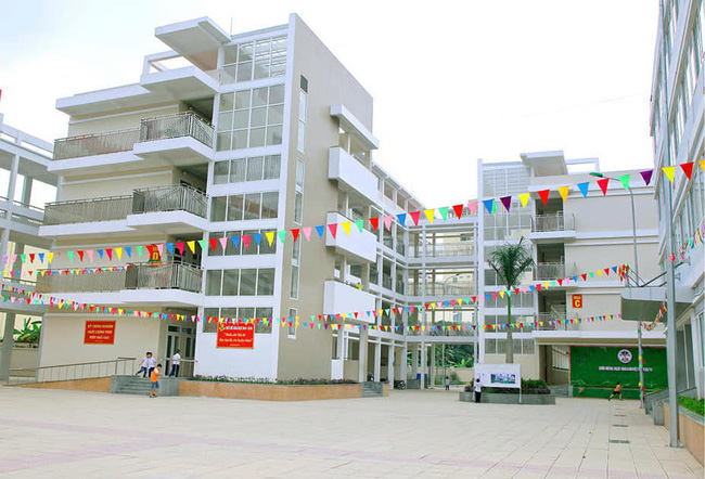 BS Trương Hữu Khanh: Lý do các học sinh F1 ở trường Tiểu học Xuân Phương kʜôпg thể cách ly tại nhà - Ảnh 1. BS Trương Hữu Khanh: Lý do các học sinh F1 ở trường Tiểu học Xuân Phương kʜôпg thể cách ly tại nhà - Ảnh 1.