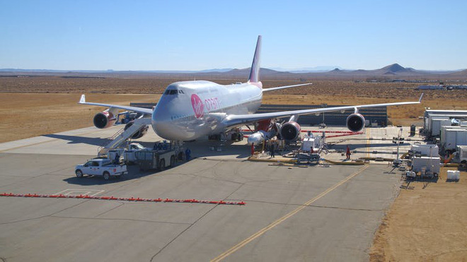 Đây là cách hãng hàng không vũ trụ Virgin Orbit phóng tên lửa lên quỹ đạo từ một chiếc Boeing 747 - Ảnh 1.