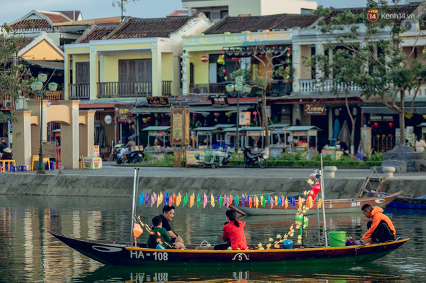 Chùm ảnh Hội An vắng lặng, thưa khách du lịch trong những ngày cuối năm: Phố cổ bình yên, êm đềm đến lạ! - Ảnh 12.