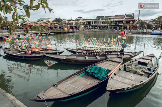 Chùm ảnh Hội An vắng lặng, thưa khách du lịch trong những ngày cuối năm: Phố cổ bình yên, êm đềm đến lạ! - Ảnh 21.