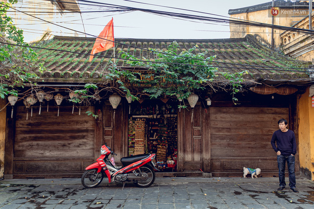 Chùm ảnh Hội An vắng lặng, thưa khách du lịch trong những ngày cuối năm: Phố cổ bình yên, êm đềm đến lạ! - Ảnh 4.