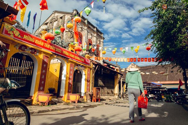 Chùm ảnh Hội An vắng lặng, thưa khách du lịch trong những ngày cuối năm: Phố cổ bình yên, êm đềm đến lạ! - Ảnh 7.