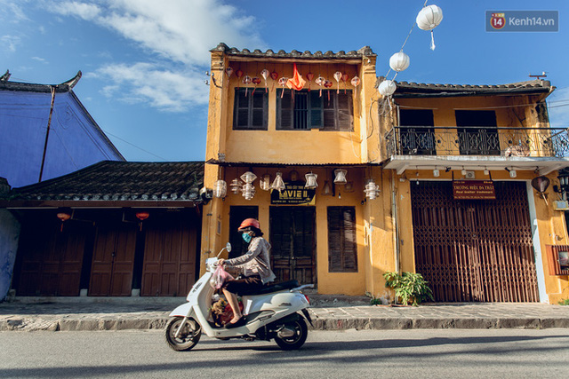 Chùm ảnh Hội An vắng lặng, thưa khách du lịch trong những ngày cuối năm: Phố cổ bình yên, êm đềm đến lạ! - Ảnh 8.