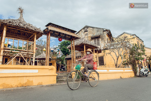 Chùm ảnh Hội An vắng lặng, thưa khách du lịch trong những ngày cuối năm: Phố cổ bình yên, êm đềm đến lạ! - Ảnh 9.