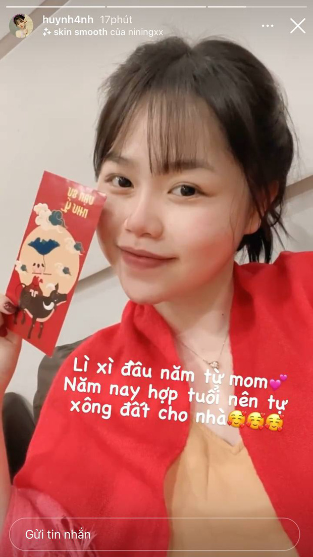 Mới sáng mùng 1 Tết, hội gái xinh đã khoe nhận được vài chục triệu tiền lì xì, cầm cả cọc tiền mặt nóng bỏng tay - Ảnh 10.