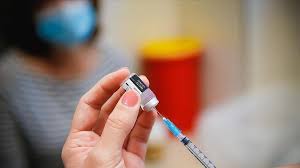 EU yêu cầu các nhà sản xuất kiểm tra hiệu quả của vaccine đối với các biến thể mới của SARS-CoV-2 - Ảnh 1.