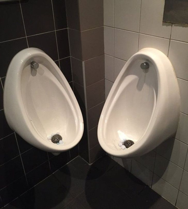 20 nhà vệ sinh khiến người dùng giận tím người, càng nghĩ càng... thù ông thiết kế - Ảnh 2.