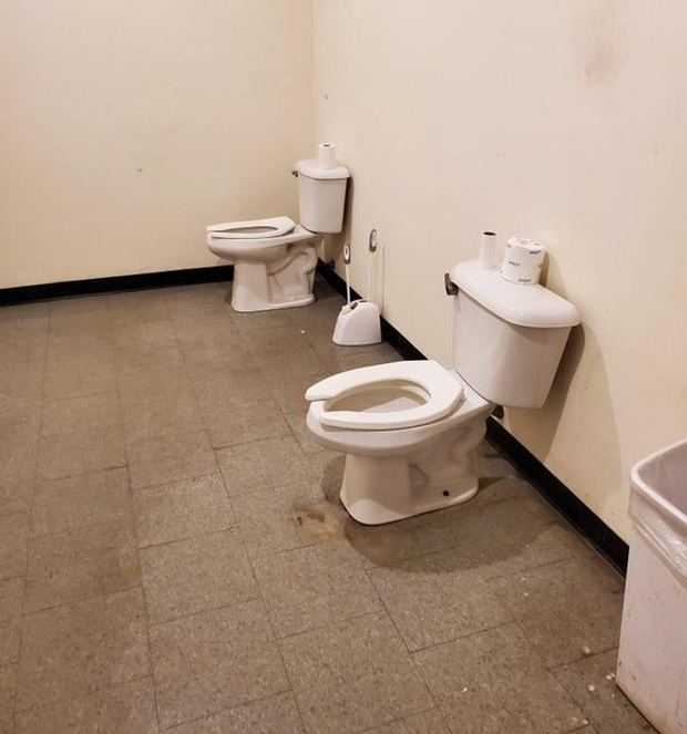 20 nhà vệ sinh khiến người dùng giận tím người, càng nghĩ càng... thù ông thiết kế - Ảnh 11.