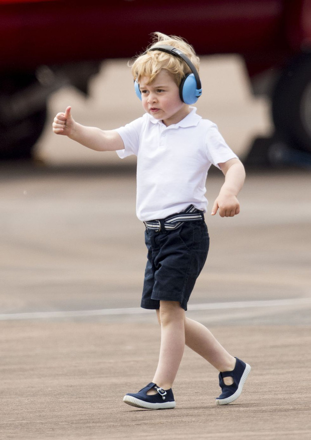 Đức Vua tương lai của Hoàng gia Anh: Những khoảnh khắc thần thái ngất trời của Hoàng tử bé George, mới 7 tuổi nhưng đã ra dáng anh cả - Ảnh 24.