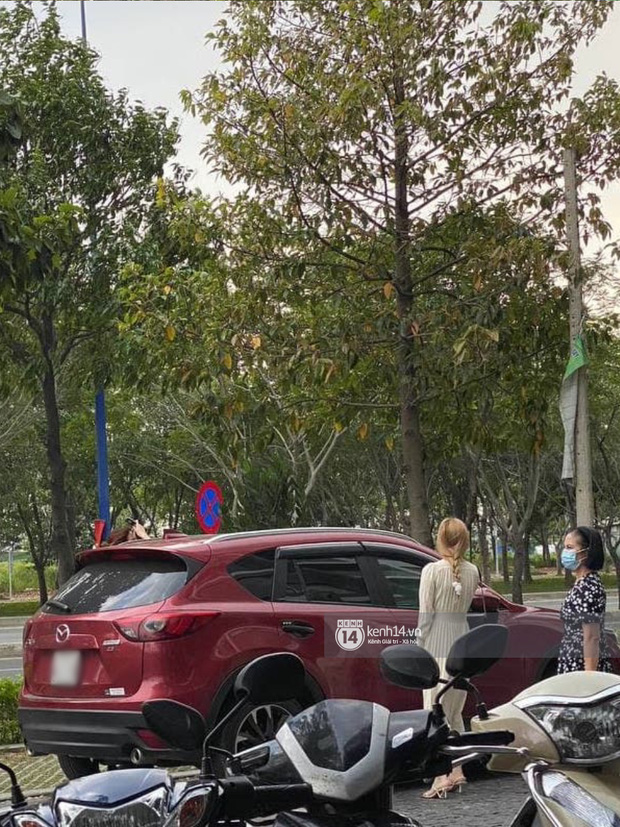 Độc quyền: Bắt gặp Thiều Bảo Trâm bước xuống từ chung cư hạng sang Q.2, lái xế hộp màu giống siêu xe của Sơn Tùng - Ảnh 5.