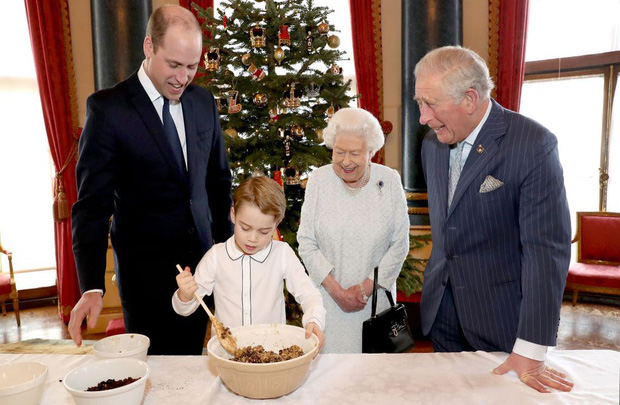 Đức Vua tương lai của Hoàng gia Anh: Những khoảnh khắc thần thái ngất trời của Hoàng tử bé George, mới 7 tuổi nhưng đã ra dáng anh cả - Ảnh 7.