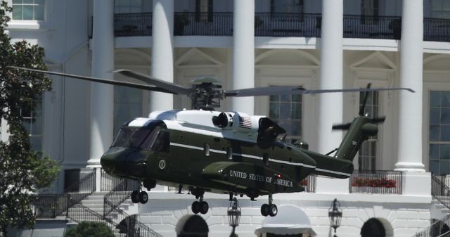 Vì sao hải quân Mỹ thay thế trực thăng chuyên cơ phục vụ tổng thống Biden? - Ảnh 1.