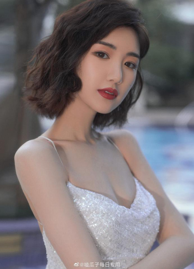 Mao Hiểu Đồng: Cuộc đời khốn khổ vì bị cha ruột vứt vào thùng rác, bạn trai bội bạc ngoại tình, trà xanh rắp tâm hãm hại - Ảnh 1.