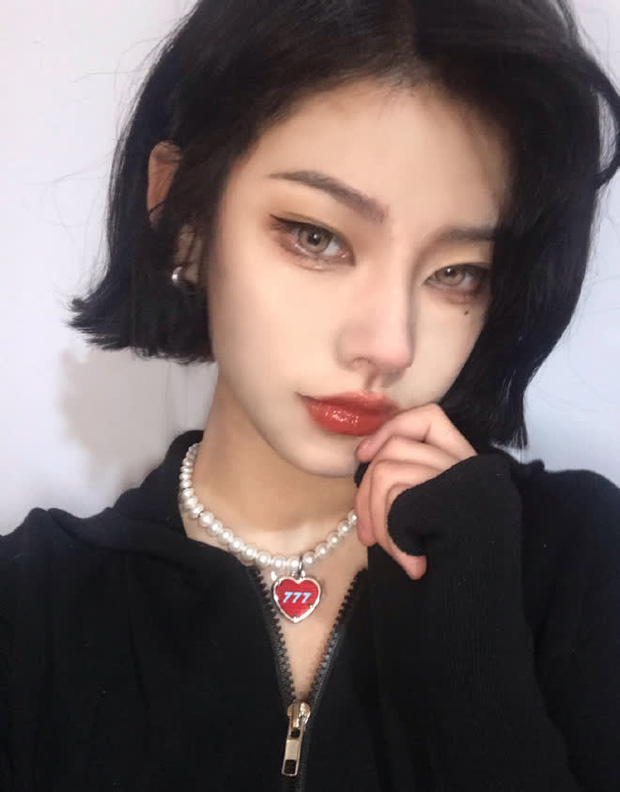 Hot girl cool ngầu bị bóc ảnh trước - sau photoshop, fan đòi bồi thường niềm tin đã đánh mất - Ảnh 1. Hot girl cool ngầu bị bóc ảnh trước - sau photoshop, fan đòi bồi thường niềm tin đã đánh mất - Ảnh 1.