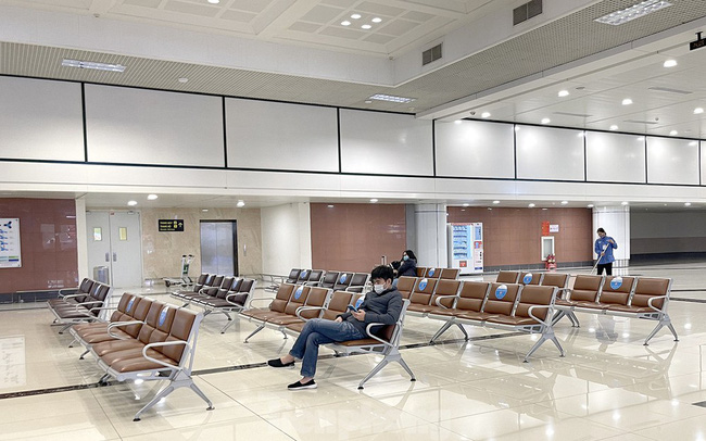 Ca thứ 20 ở HN nhiễm Covid-19 khi đi giao dịch mua bán nhà; Bố mắc COVID-19, hơn 100 bạn học của con bị cách ly ở Hải Dương - Ảnh 1. Ca thứ 20 ở HN nhiễm Covid-19 khi đi giao dịch mua bán nhà; Bố mắc COVID-19, hơn 100 bạn học của con bị cách ly ở Hải Dương - Ảnh 1.