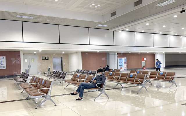 Ca thứ 20 ở HN nhiễm Covid-19 khi đi giao dịch mua bán nhà; Bố mắc COVID-19, hơn 100 bạn học của con bị cách ly ở Hải Dương - Ảnh 2. Ca thứ 20 ở HN nhiễm Covid-19 khi đi giao dịch mua bán nhà; Bố mắc COVID-19, hơn 100 bạn học của con bị cách ly ở Hải Dương - Ảnh 2.