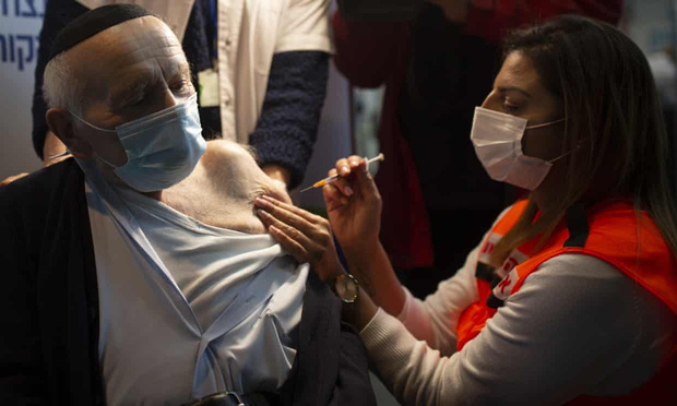 Vaccine thực sự c&oacute; t&aacute;c dụng: Covid-19 đang bị chặn đứng tại quốc gia triển khai ti&ecirc;m chủng th&agrave;nh c&ocirc;ng nhất thế giới - Ảnh 3.