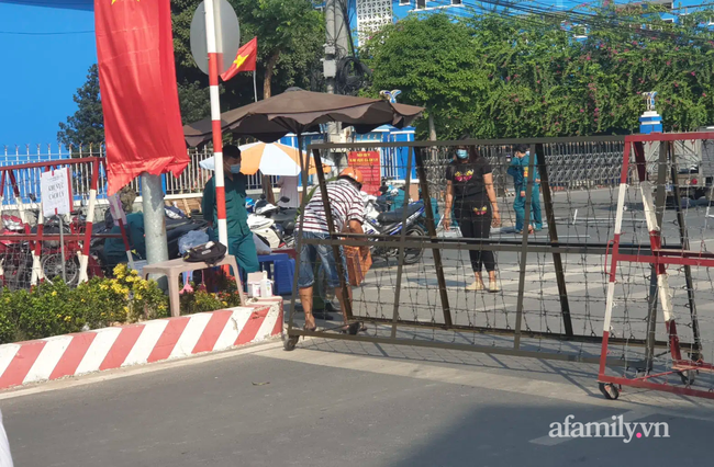 Thêm 30 ca COVID-19 lây nhiễm trong cộng đồng, 1 ca nhập cảnh; Quảng Ninh phong tỏa toàn bộ thị xã Đông Triều từ 0h đêm nay - Ảnh 1. Thêm 30 ca COVID-19 lây nhiễm trong cộng đồng, 1 ca nhập cảnh; Quảng Ninh phong tỏa toàn bộ thị xã Đông Triều từ 0h đêm nay - Ảnh 1.