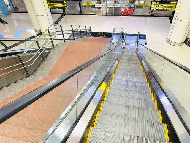 Ca thứ 20 ở HN nhiễm Covid-19 khi đi giao dịch mua bán nhà; Bố mắc COVID-19, hơn 100 bạn học của con bị cách ly ở Hải Dương - Ảnh 3. Ca thứ 20 ở HN nhiễm Covid-19 khi đi giao dịch mua bán nhà; Bố mắc COVID-19, hơn 100 bạn học của con bị cách ly ở Hải Dương - Ảnh 3.