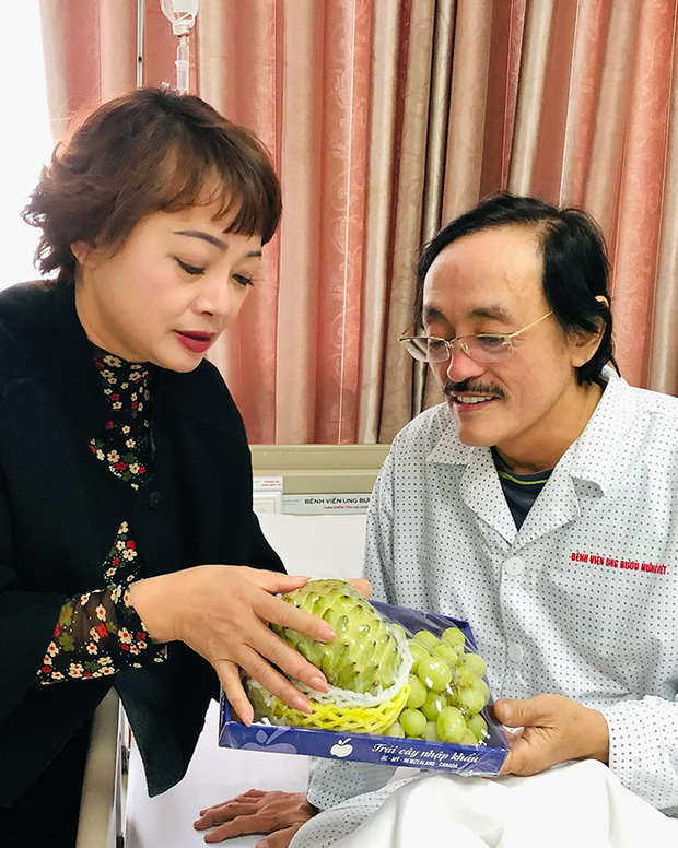 Clip: NS Giang Còi gây hoang mang khi lái xe trong lúc ...