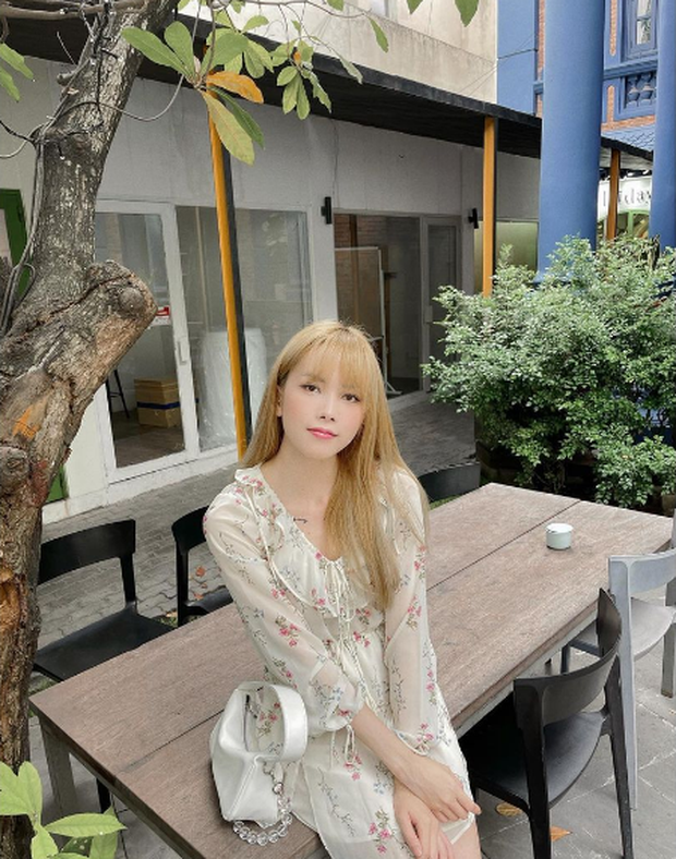 Động thái mới nhất của Thiều Bảo Trâm giữa drama với Sơn Tùng: Đăng ảnh hoa cỏ, nhân vật cực hot được tag gây chú ý - Ảnh 5. Động thái mới nhất của Thiều Bảo Trâm giữa drama với Sơn Tùng: Đăng ảnh hoa cỏ, nhân vật cực hot được tag gây chú ý - Ảnh 5.