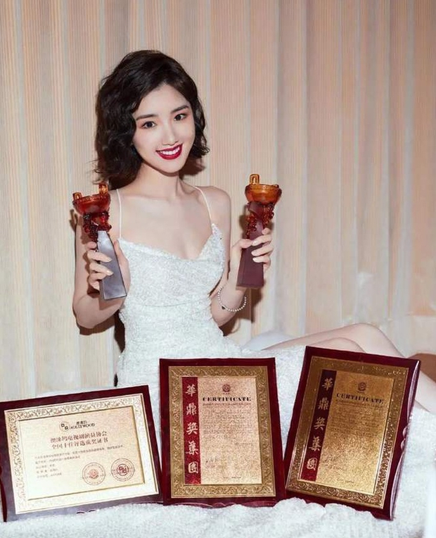 Mao Hiểu Đồng: Cuộc đời khốn khổ vì bị cha ruột vứt vào thùng rác, bạn trai bội bạc ngoại tình, trà xanh rắp tâm hãm hại - Ảnh 8.