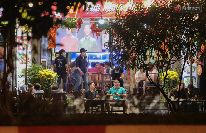 Quán nhậu ở TP. Thủ Đức, beer club trên “phố nhậu” Phạm Văn Đồng vẫn chật kín khách trong cao điểm phòng dịch Covid-19 - Ảnh 8.