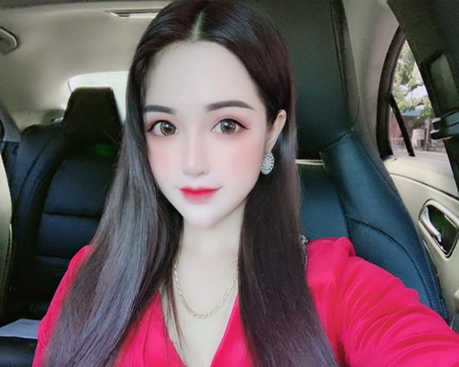 Ngỡ ngàng trước nhan sắc của hotgirl được mệnh danh là búp bê sống - Ảnh 1.