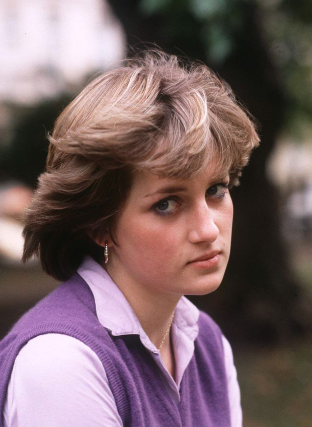 15 bức ảnh không thể quên của Công nương Diana suốt 15 năm chôn chân trong hôn nhân bi kịch: Hạnh phúc chẳng mấy mà sao khổ đau chất đầy? - Ảnh 1.