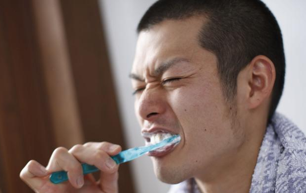 3 dấu hiệu ở răng chứng tỏ gan đang kêu cứu: Hãy tự kiểm tra xem bạn có không? - Ảnh 2.