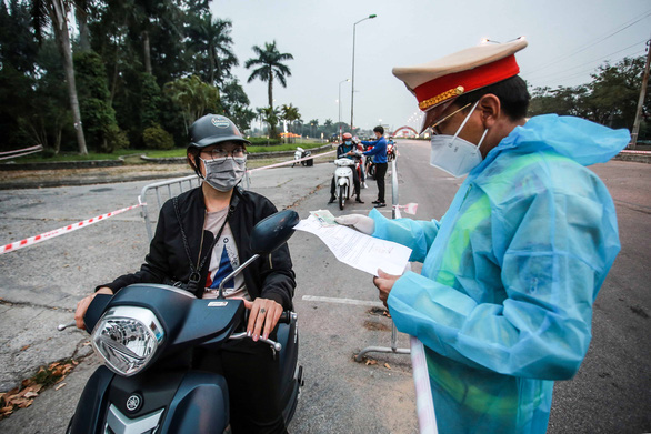 Vũng Tàu xét nghiệm phát hiện 5 thuyền viên tàu Indonesia dương tính với SARS-CoV-2; Bệnh nhân ở Thanh Hóa tử vong khi đang cách ly Covid-19 - Ảnh 1.