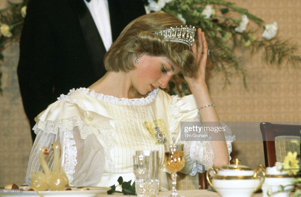 15 bức ảnh không thể quên của Công nương Diana suốt 15 năm chôn chân trong hôn nhân bi kịch: Hạnh phúc chẳng mấy mà sao khổ đau chất đầy? - Ảnh 9.