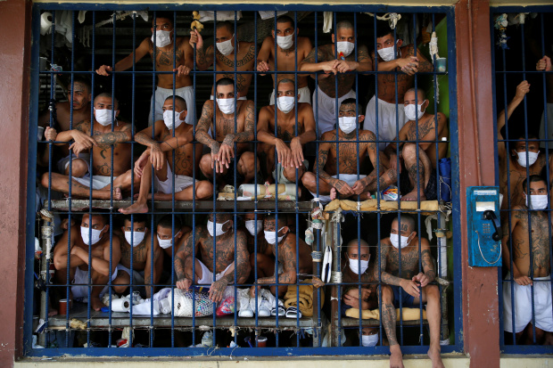 “Bóng ma” bạo lực đeo bám các nhà tù ở Ecuador khiến nhiều người đổ máu, nguyên nhân là vì đâu? - Ảnh 5.