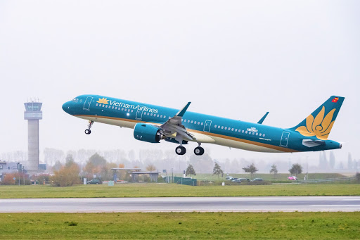 Vietnam Airlines liên tiếp bị đàn em vượt mặt - Ảnh 1.