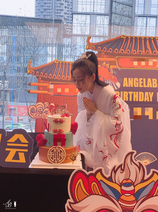 Angela Baby tổ chức sinh nhật mừng tuổi 32 ở nơi không ai ngờ, Huỳnh Hiểu Minh đang ra sao? - Ảnh 4.