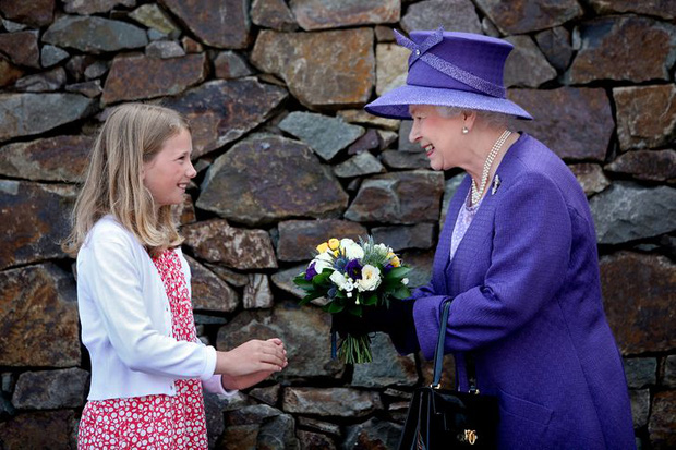 Những lần quy định Hoàng gia Anh bị phá tan bởi chính Nữ hoàng Elizabeth II: Ai mà nghĩ Nữ hoàng cũng có lúc nổi loạn đến vậy - Ảnh 2.