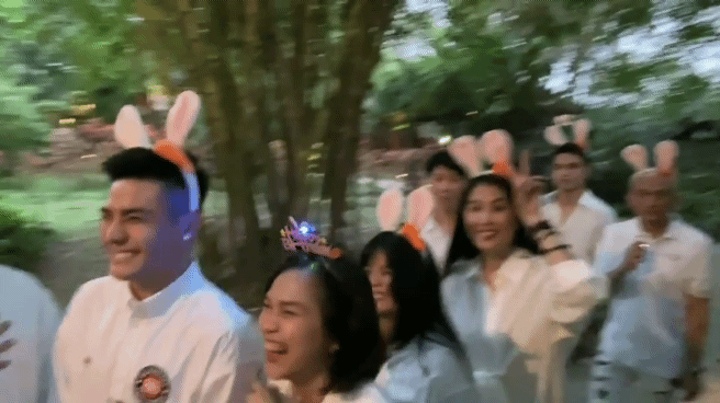 Toàn cảnh tiệc sinh nhật của Ngô Thanh Vân: Nàng ôm chặt eo Huy Trần, khóc nức nở bày tỏ Tôi có Huy, tôi rất hạnh phúc! - Ảnh 5.
