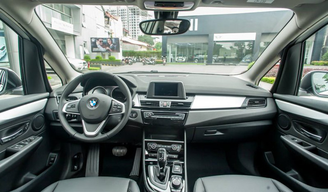 BMW 218i hạ giá kỷ lục còn dưới 1 tỷ đồng: MPV 7 chỗ Đức bạt ngàn trang bị chỉ ngang giá Toyota Innova - Ảnh 5.